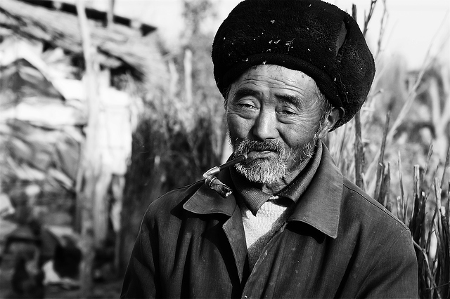 old-chinese-man-in-winter-3000x2000_25598.jpg