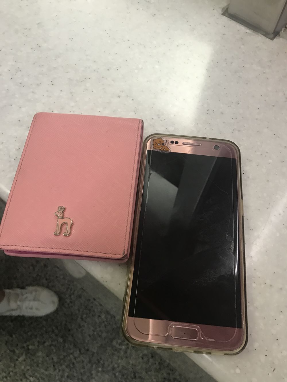 IMG_7851.JPG : 장전역에서 분홍지갑과 휴대폰 주웠습니다!